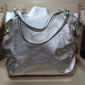 NEW W/O TAGS COACH PEYTON SILVER TOTE PURSE HANDBAG  SATCHEL